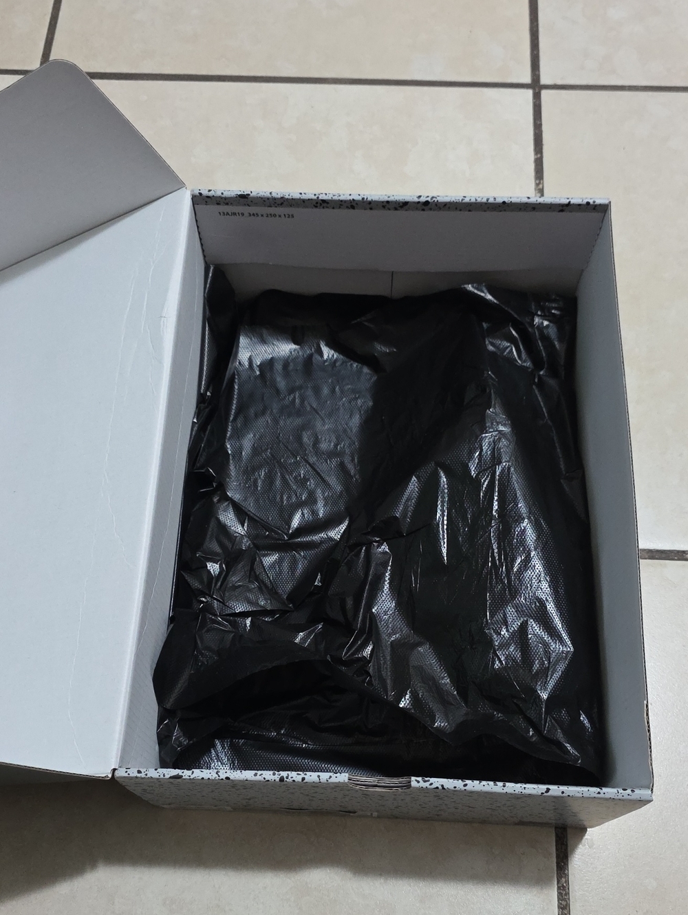 Empty Shoe Box - Picture 7 of 7